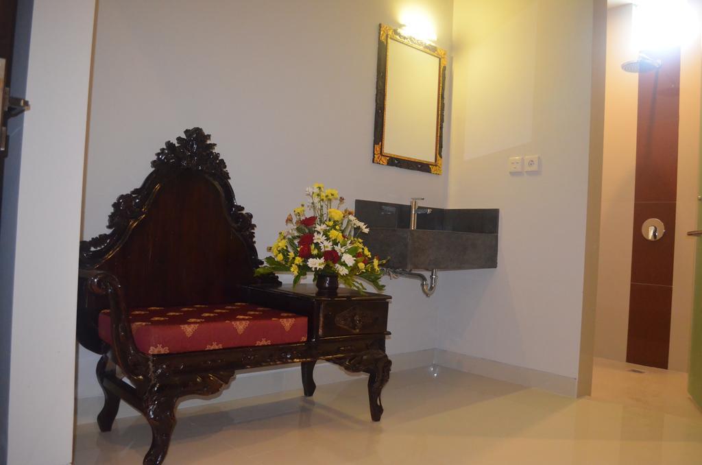 Nyoman Villa Sanur Rum bild
